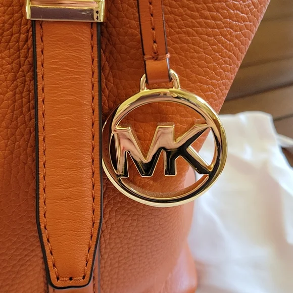 MK π PURSE - Picture 3 of 16